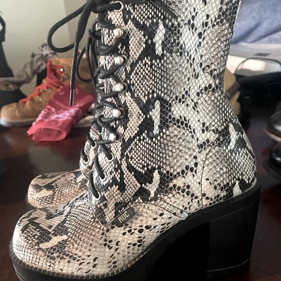 ROC platform lace up boots all leather snake print size 39 8 Made in Australia - Picture 3 of 10